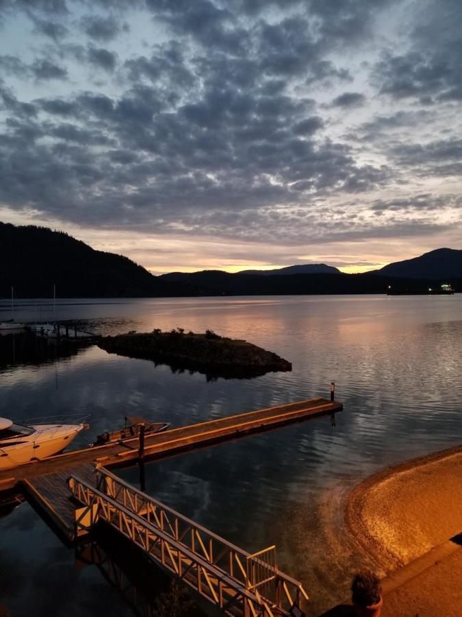 Oceanfront Suites At Cowichan Bay Kültér fotó